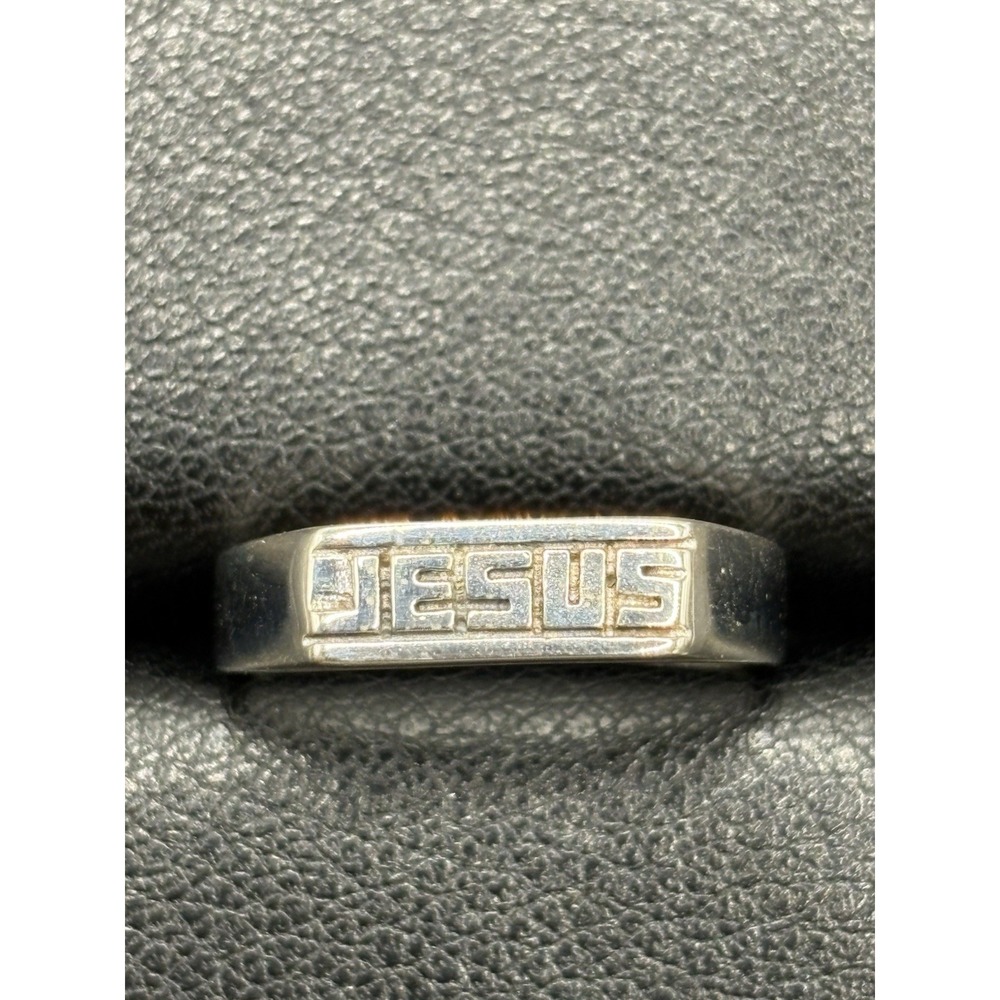 New Condition Sterling Silver "Jesus" Ring Size 7 Signet G31